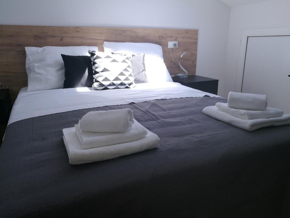 Excelsior Apartments ロヴィニ エクステリア 写真